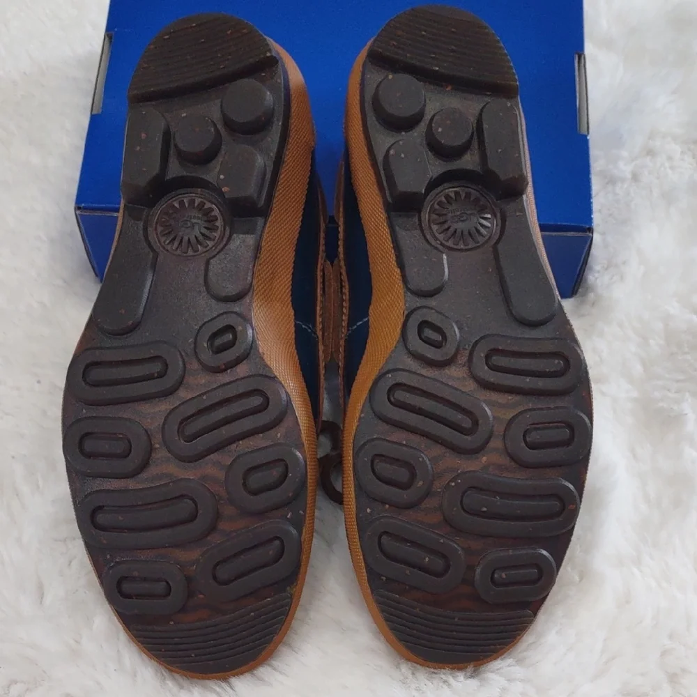 UGG AUSTRALIA Navy and Tan Casual Shoes - Picture 10 of 17